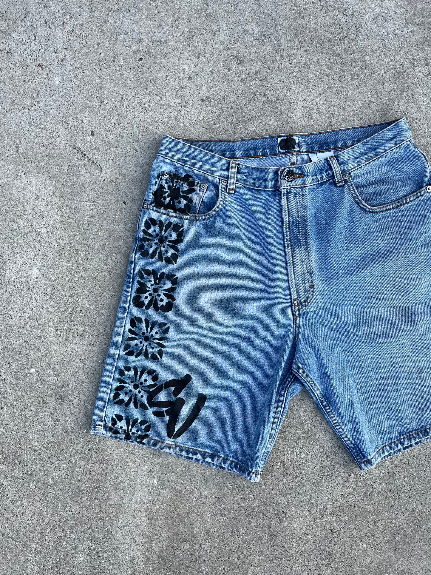 *SU* Embroidered Jorts