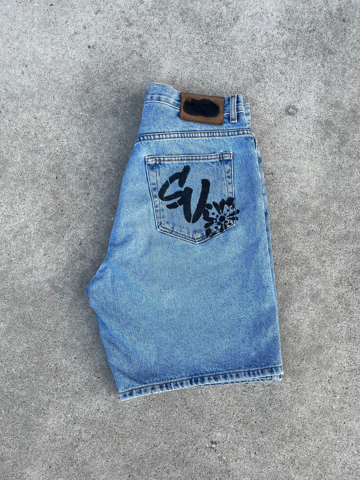 *SU* Embroidered Jorts