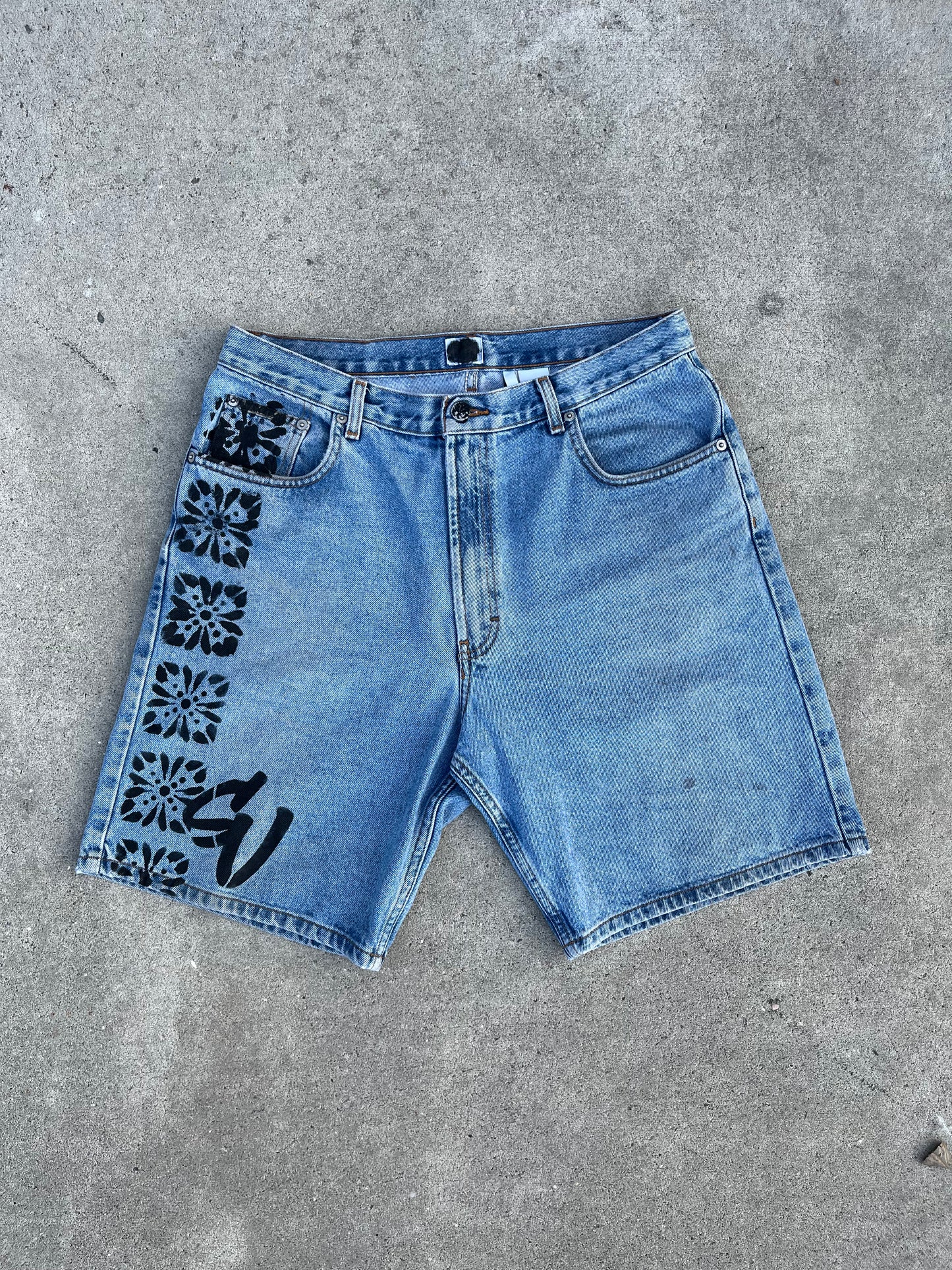 *SU* Embroidered Jorts